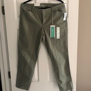 New Women’s Green Ankle Cropped Old Navy Pixie Chino Pants sz 12 / Large